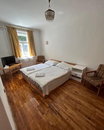 Corvin Panzio Bed and Breakfast Győr Exteriör bild