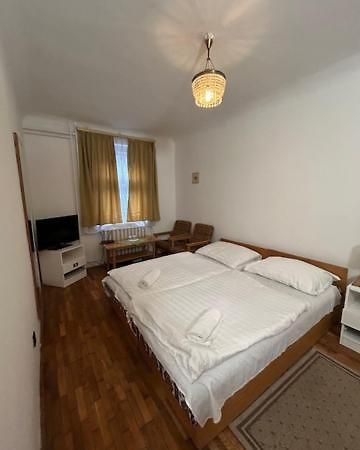 Corvin Panzio Bed and Breakfast Győr Exteriör bild
