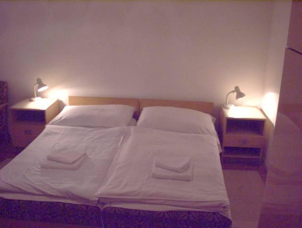 Corvin Panzio Bed and Breakfast Győr Exteriör bild