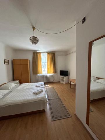 Corvin Panzio Bed and Breakfast Győr Exteriör bild