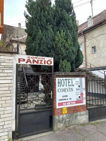 Corvin Panzio Bed and Breakfast Győr Exteriör bild